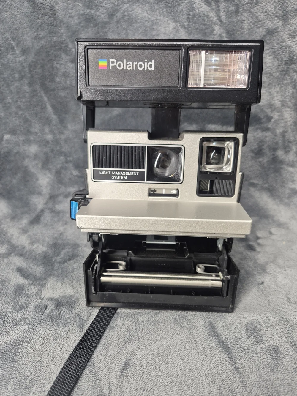 Vintage Polaroid Sun 600 LMS Instant Film Camera With Strap Brocken Untested